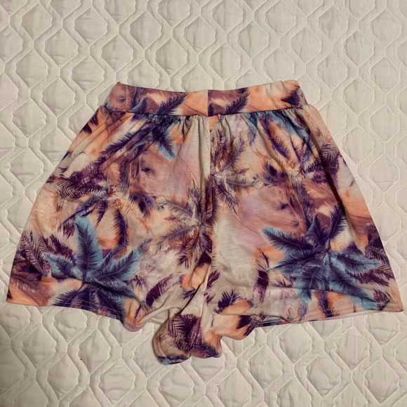 BOOHOO Palm Tree Shorts - Picture 3 of 3